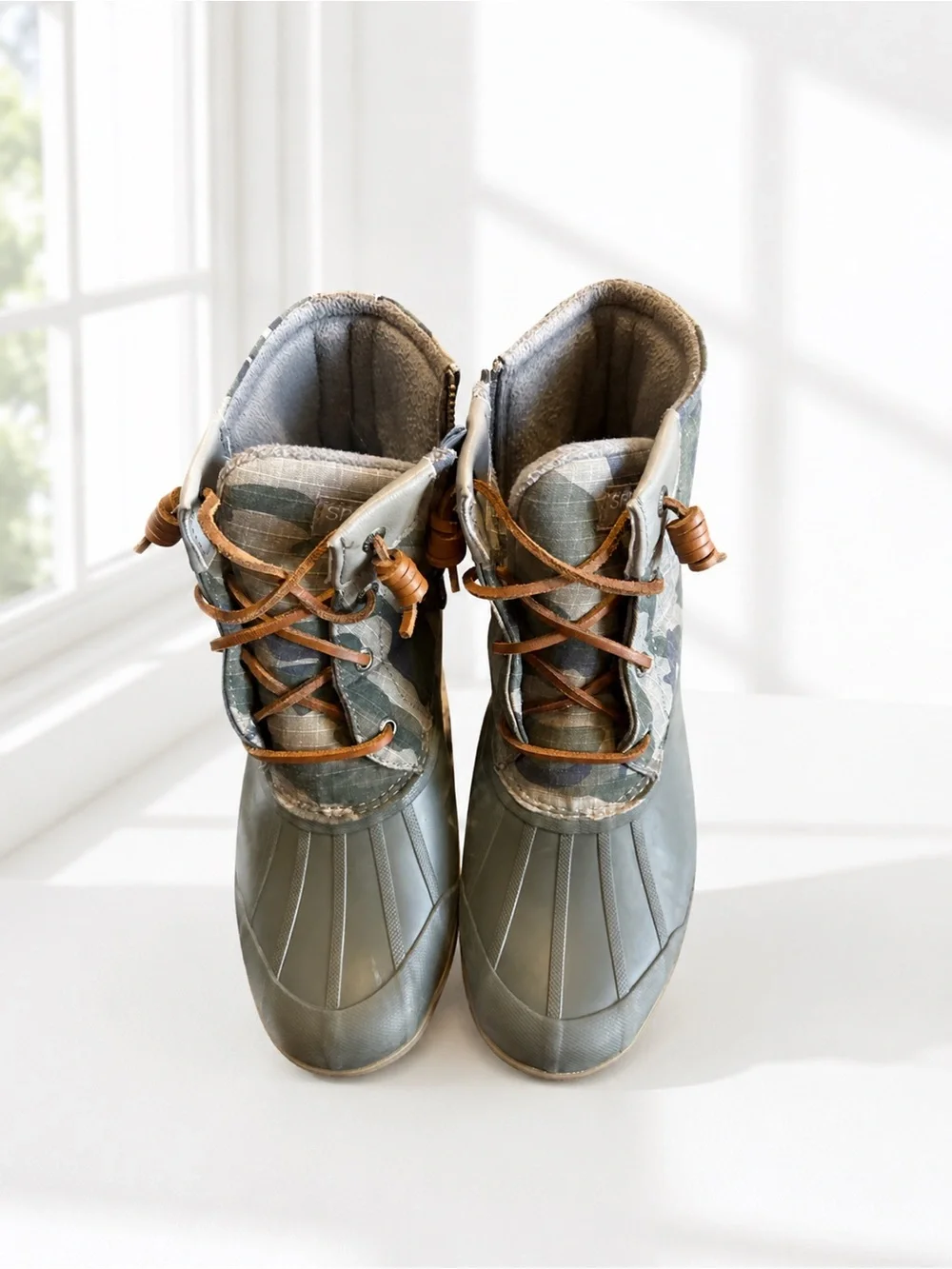 Sperry Camouflage Duck Boot with Brown Leather Laces size 9.5 EUC